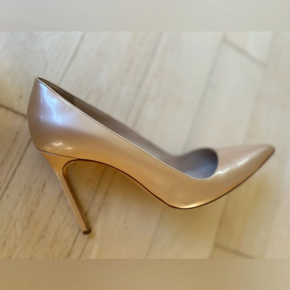 Manolo Blahnik Nude BB 105 Patent Leather Pointed Toe Pumps Size 8 1/2 (38.5 EU)